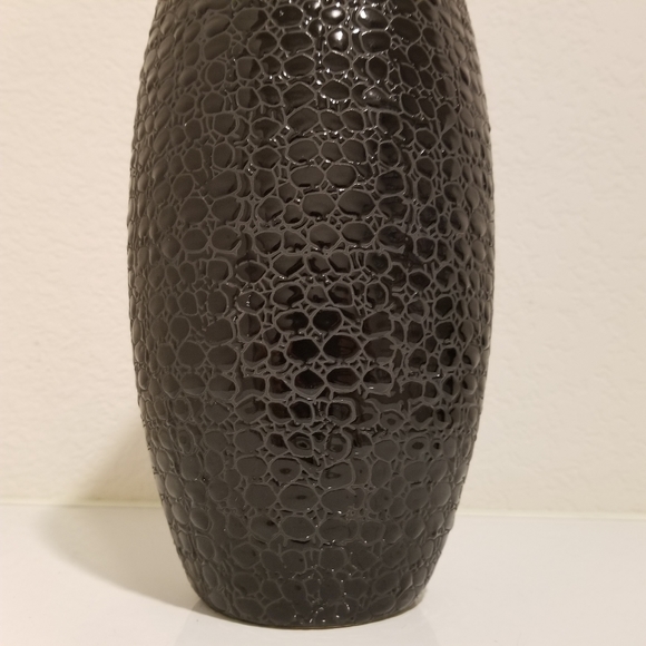 MCM Black Ceramic Oval Vase, 10" tall Crocodile Pattern Black Floral Bud Vase - Picture 6 of 8